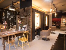 アンティカザサロン(antiqua THE SALON)の雰囲気（カフェ風の空間でリラックス＊髪質改善/トレンドカラーはお任せ*）