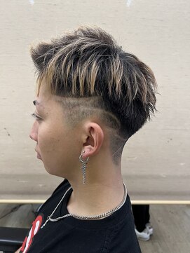 カットクラブ髪屋 ジャンキーズ(Junkey’s) フェード ラインアート