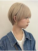 ブリーチカラーショートカットハイトーンブロンドベージュカラー