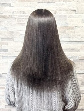 ヴィソップ(V.S.O.P) 透明感グレージュロング(ハイトーンからトーンダウン)