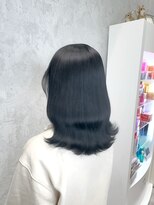 デミヘアー(Demi hair) ネイビーブラック×くびれ巻き