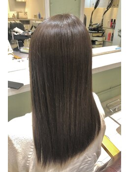 イーラ(era)の写真/憧れのサラ艶ストレート!ダメージを抑えた縮毛矯正で自毛のような美髪へ!☆