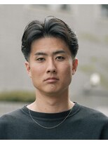 ペルズヘア(PELLS HAIR)&nbsp;毛流れセンターパートフェザーショートテーパーフェード大人ヘア