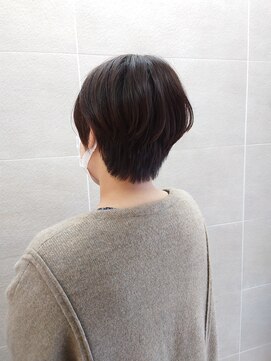 ボネッカ 鶴見(BONECCA) 襟足スッキリオトナショート　石黒聡子