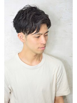 クオンヒール(QUON HEAL) 七三センターパートフェザーパーマニュアンスパーマｎ