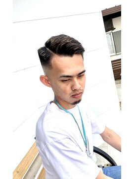 レガーレ(Legare) オーバーパートスキンフェード スリークメッシュ