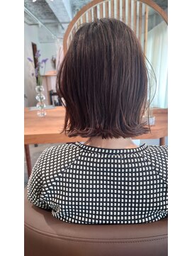 トナリ(tonari) 切りっぱなしボブ