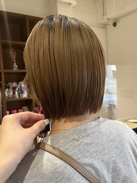 クラップス 杉田店(CLAPS) ぱつっとショートボブ/顔周りレイヤー/ブロンド/トリートメント