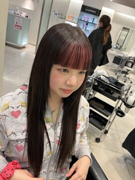 ラシュープリーム(La SUPREME) 前髪ピンクカラー