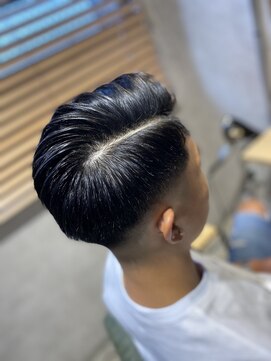 フィーネ 柏(Fi-Ne) サイドパート　スキンフェード