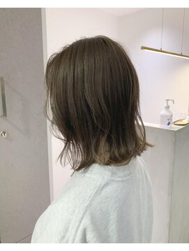 ヨーク(YOKE) アッシュオリーブベージュ結べるボブ前髪なしロブぶつ切り