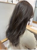 オリーブベージュ