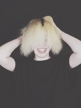 ビュートリアム 梅田(BEAUTRIUM) ホワイト/ブラック