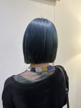 レプリカ(REPLICA +brucke) ネイビーブルー 切りっぱなしボブ