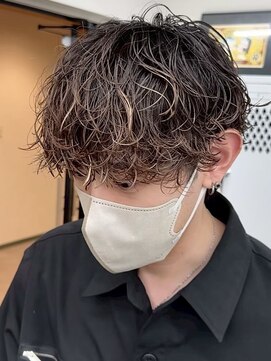 ウェイビーエフティフィフス 横浜西口(WAVEY ft.fifth) 横浜メンズパーマ波巻きツイストスパイラルニュアンスサーフ40代