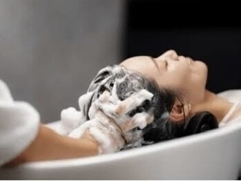 クレア バイ グレープバイン 金沢文庫(CLAIRE by GRAPEVINES)の写真/頭皮の汚れをしっかり落として、髪の土台からキレイに♪髪も心も癒される至福のひと時をお過ごしください☆