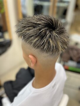 カット/カラー 髪質改善/縮毛矯正 B1hair 藤井寺/土師ノ里 フェザーメッシュとスキンフェード