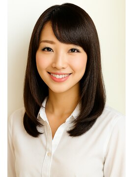 クラーロ フジノミヤ(Claro Fujinomiya) 信頼と清潔感を味方にする。凛とした「大人の暗髪ミディアム」