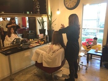 ヘアーサロン オルト(hair salon ort)の写真/ご家族で通えるサロン☆忙しいアナタもゆったりくつろげる空間☆お子様連れも大歓迎【キッズスペース有り】