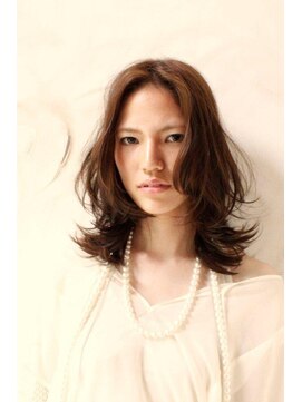 ブーケ(BOUQUET) クールでかっこいい女性になるならおすすめ外ハネスタイル。