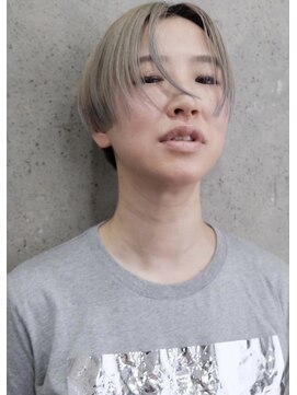 イデア(idea) #センターパート#大人ショート#ホワイトアッシュ#日比野未奈