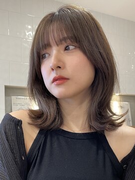 アイヴィ 表参道(IVY) 流れる顔まわりフェイスレイヤーくびれミディアム【肥田亜沙美】