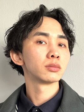 ノーエン(noen) センターパートスパイラルパーマツーブロック刈り上げメンズヘア