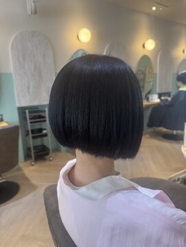 アンフィ 矢向(Anphi) 5-7 前下がりショートボブ