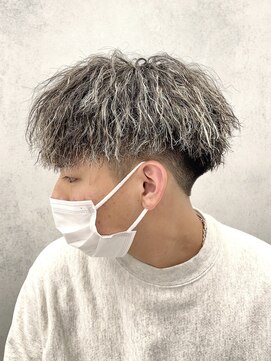 ルースト 西院店(ROOST) ツイストパーマ/ホワイトメッシュ/ツーブロマッシュ