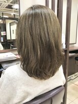 シファ(sifa)&nbsp;レイヤーボブ x オリーブカラー