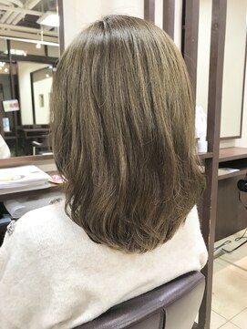 シファ(sifa) レイヤーボブ x オリーブカラー