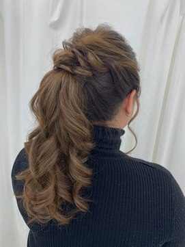 アリー(ALLIE´) 〇きれいめローポニーテール【BEAUTY SALON ALLIE´】