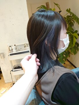 アヤメ(ayame) インナーカラー_ブルーシルバー_外ハネヘア_東久留米3