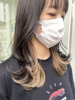 インビテーション(invitation) ロングレイヤーカット・インナーカラー・ハイトーンベージュ