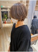 ショートボブ×白髪ぼかしハイライト