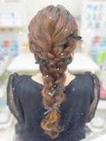 ヘアーメイク ティアラ(Hair make Tiara) 編みおろしアレンジ