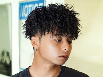 プロショップウェーブ セカンド(PRO SHOP WAVE II)の写真/自宅での再現性が高い《ツイストスパイラルパーマ》で、束感と立体感が出てラフな印象に！ビジネスマンも◎