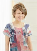 アシメントリーなシルエットでカッコかわいいスタイルに。