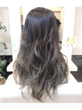 フィーカ(Fika) 【 Fika 】ナチュラルウェーブ×グレージュアッシュ