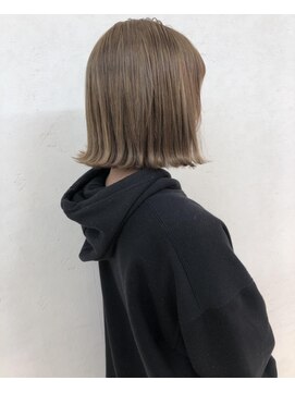 リア(Lia by KENJE) Lia ベージュカラーで春らしく♪