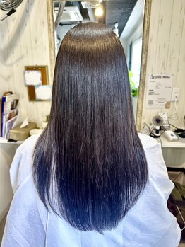 アイリス(Iris)の写真/【錦糸町駅徒歩3分】癖毛でお悩みの方必見！Irisの縮毛矯正は毛先まで自然なうるツヤ美ストレートが好評♪