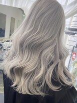 ジーナ(XENA) ケアブリーチ×ホワイトグレージュ×グレージュカラー(渋谷)