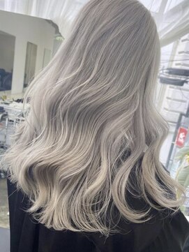 ジーナ(XENA) ケアブリーチ×ホワイトグレージュ×グレージュカラー(渋谷)