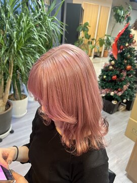 コーラルピンクカラー