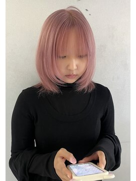 ナループロア ルームー(Nalu pu loa ROOMOO) ミディアムレイヤーカット/ピンクカラー
