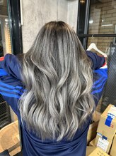 ラフ(LAFF)&nbsp;大人気ホワイトバレイヤージュで叶う垢抜けハイトーンカラー