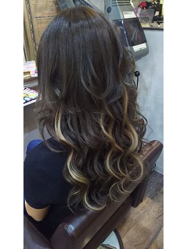 レヴィーマム(Revie mum) モノトーンアッシュで外国人風カラー