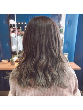 プレゼンス ブレインズ 下北沢(PRESENCE BRAINS) 『BRAINS』透明感&浮遊感!柔らかカーキーグレージュミディ