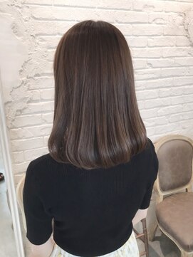 マカナ(makana) 内巻きミディアムヘア♪