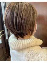 アイズウェスト(I's WEST) 大人ショート×白髪ぼかしカラー　カット/カラー/ヘッドスパ人気